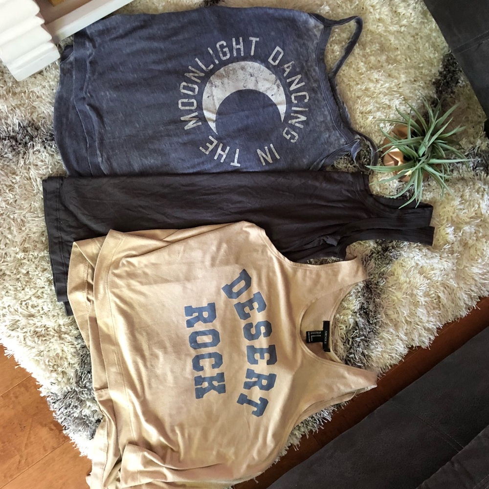 Tank tops - Picture 2 of 2